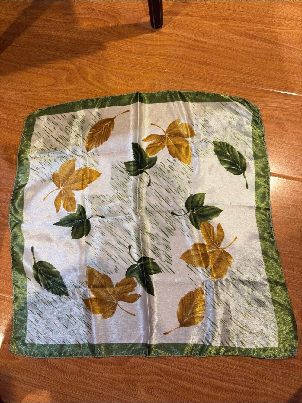 New Autumn Leaf Print Silk Touch Square Neck Scarf Green Gold Leaf Bandana-20”